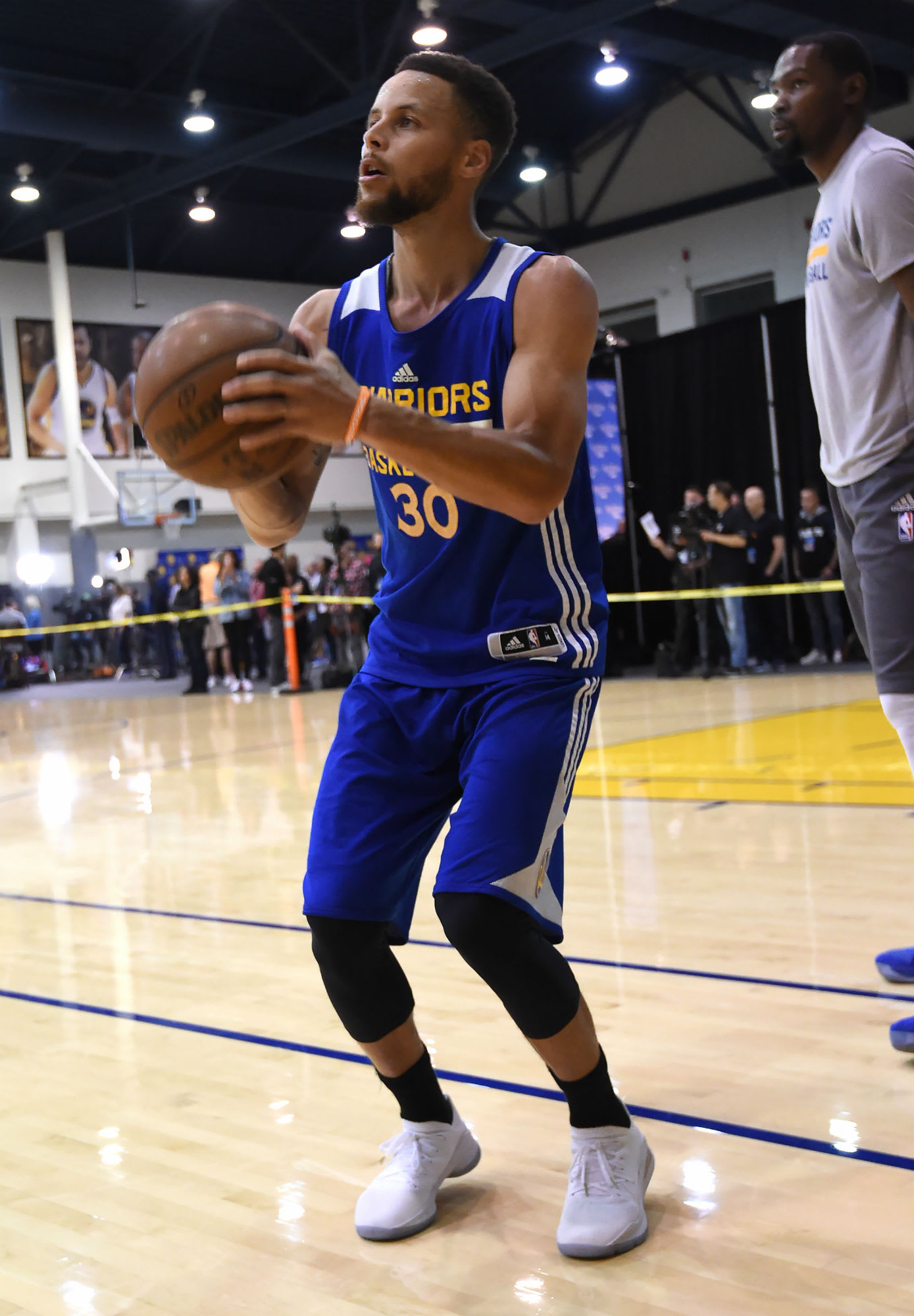 Stephen Curry Under Armour Curry 4 Low Chef White (3)