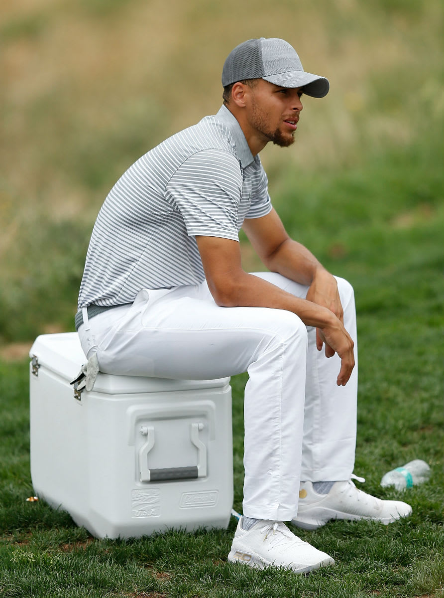 Stephen Curry Golfs in the White/Gold Under Armour Curry 4 Low (2)