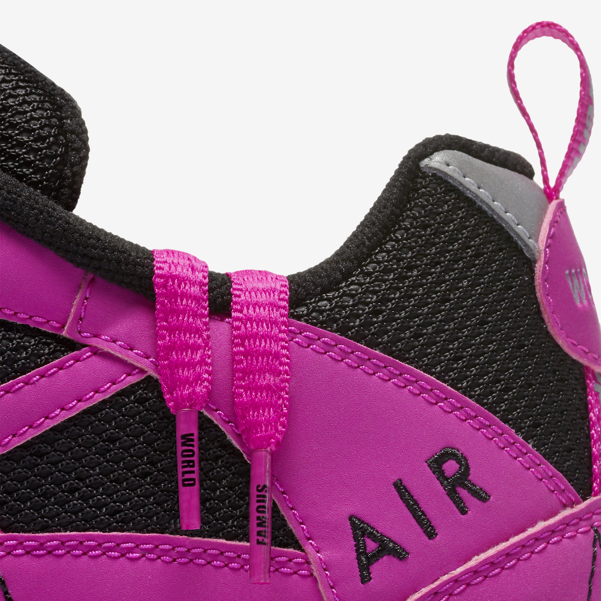 Supreme x Nike Air Humara &#x27;17 924464-600 (Detail)