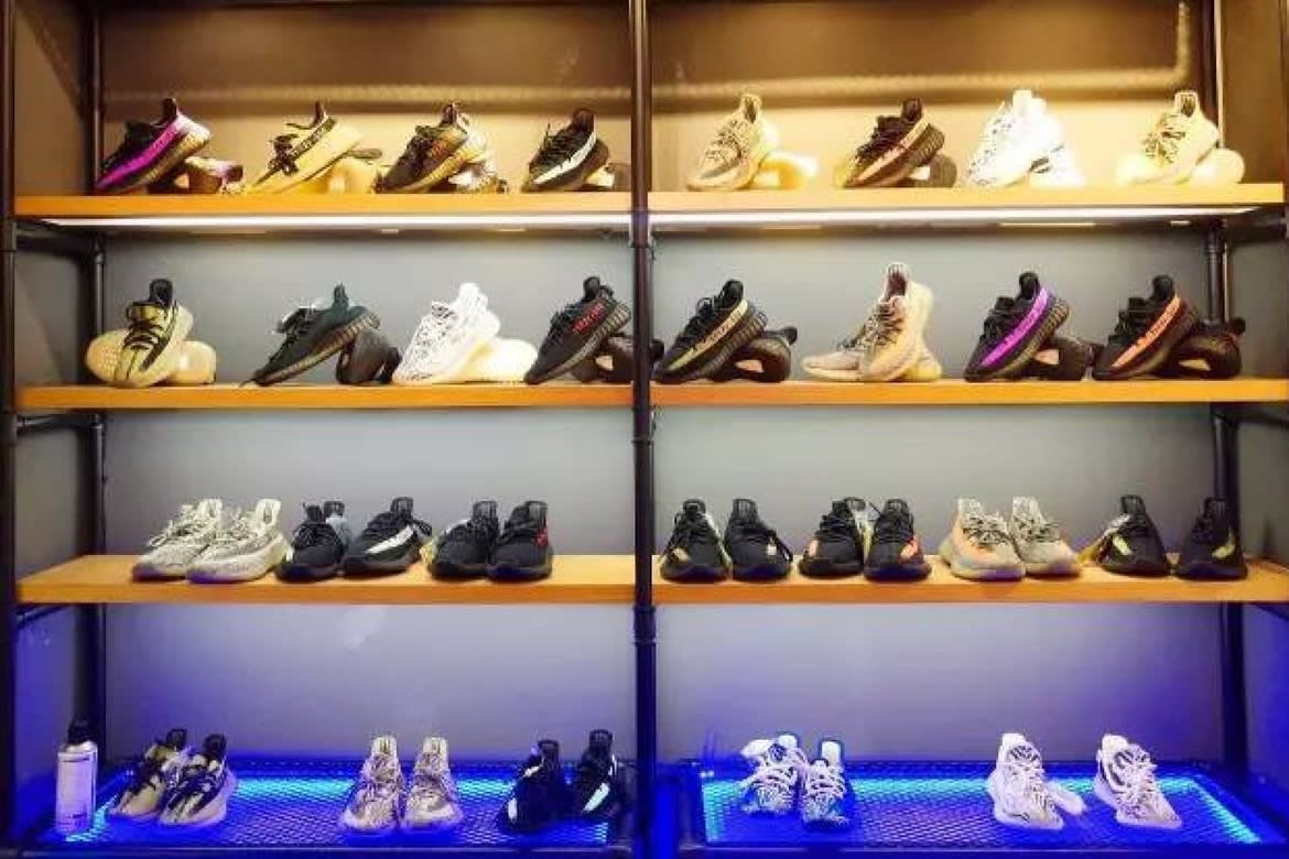 Fake Yeezy Store China (3)