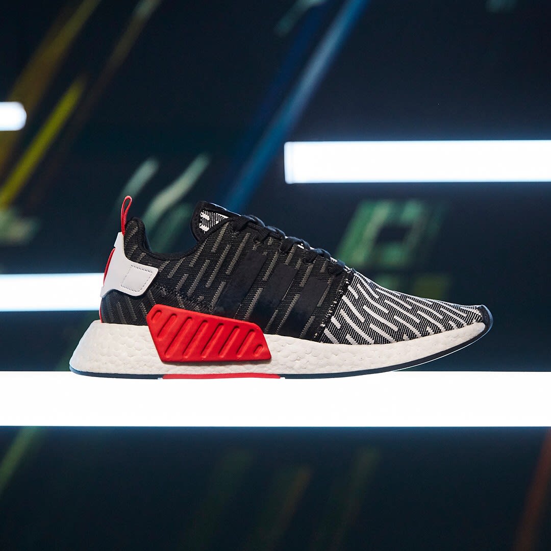 Adidas nmd r2 white black clearance red