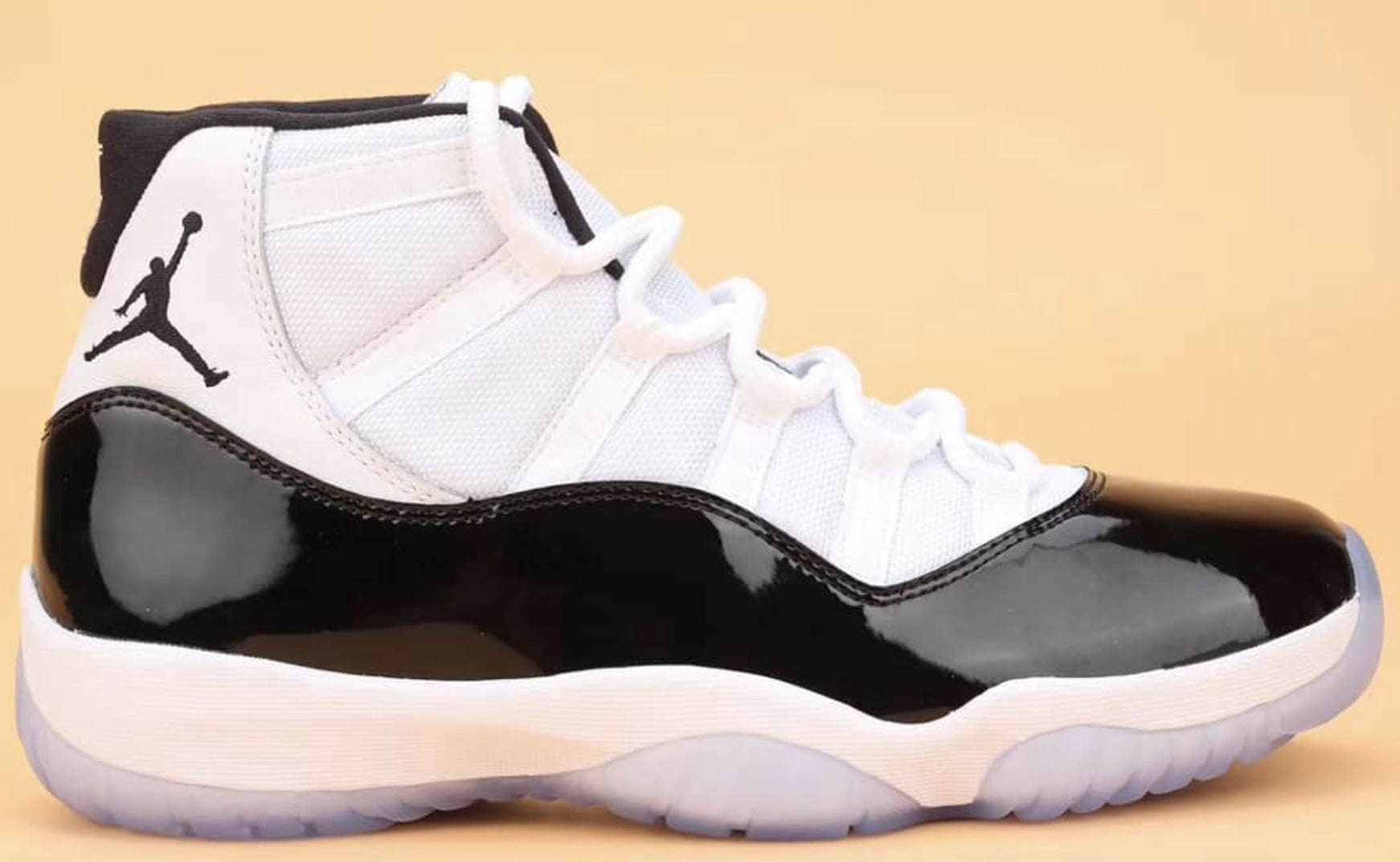 Air Jordan 11 &#x27;Concord&#x27; 2018 378037-100 (Lateral)