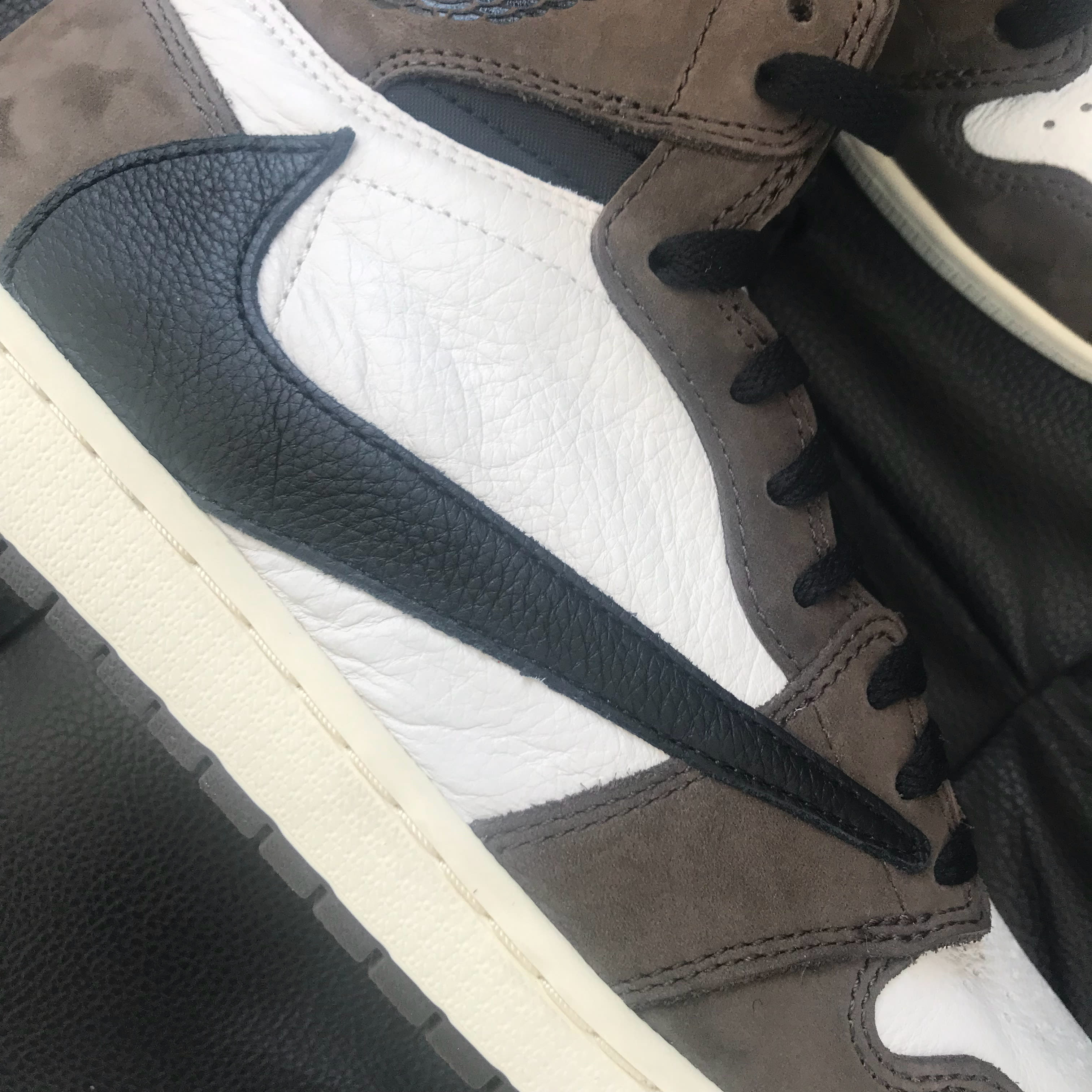 Travis Scott x Air Jordan 1 High OG TS SP CD4487-100 (Swoosh Detail)