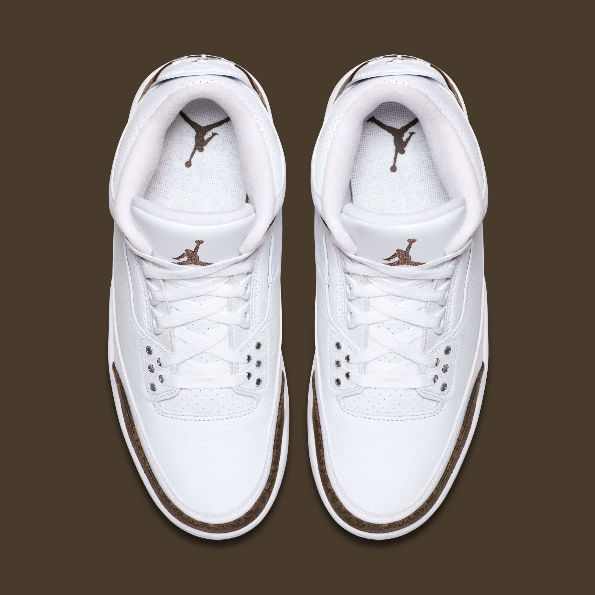 Air Jordan 3 &#x27;Mocha&#x27; White/Chrome-Dark Mocha 136064-122 (Top)