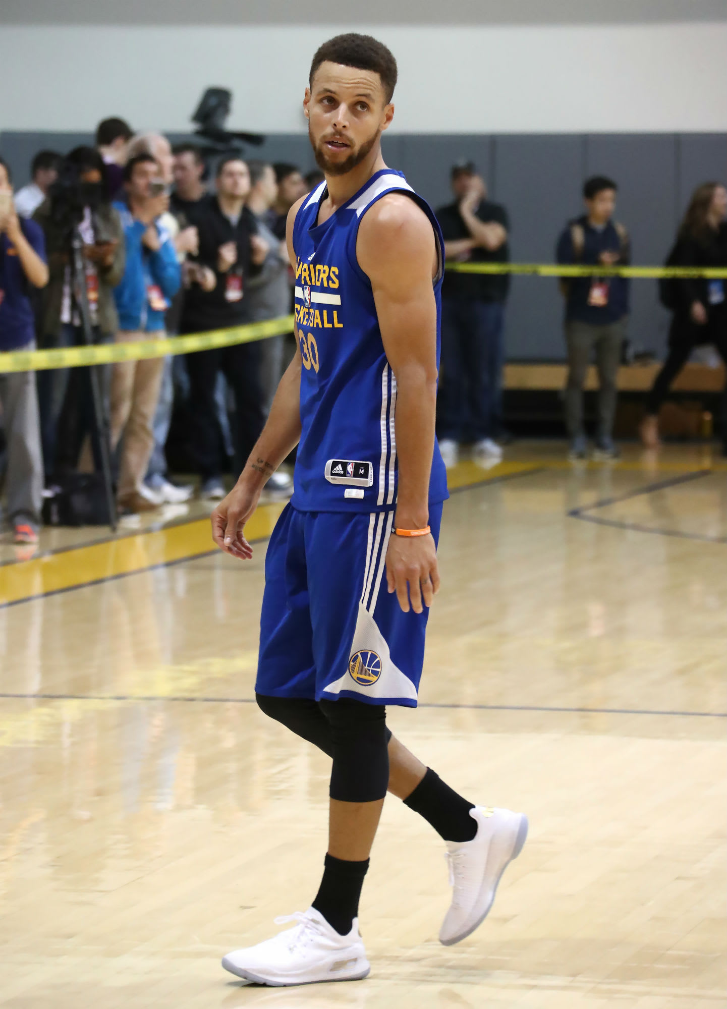 Stephen Curry Under Armour Curry 4 Low Chef White (1)