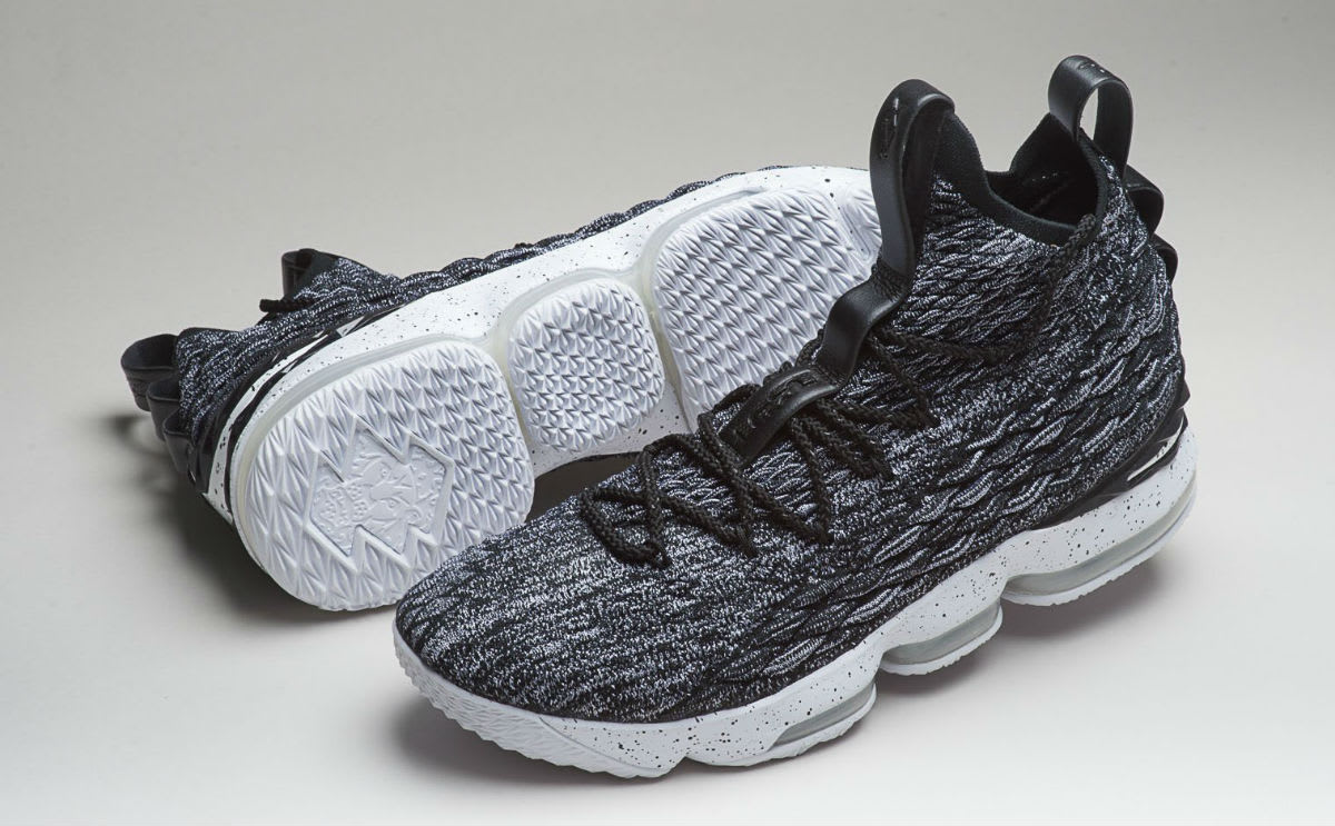 Lebron james 15 sales black and white