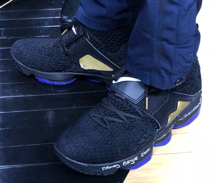Nike LeBron 15 &#x27;Diamond Turf&#x27; Black/Purple/Gold (Pair)