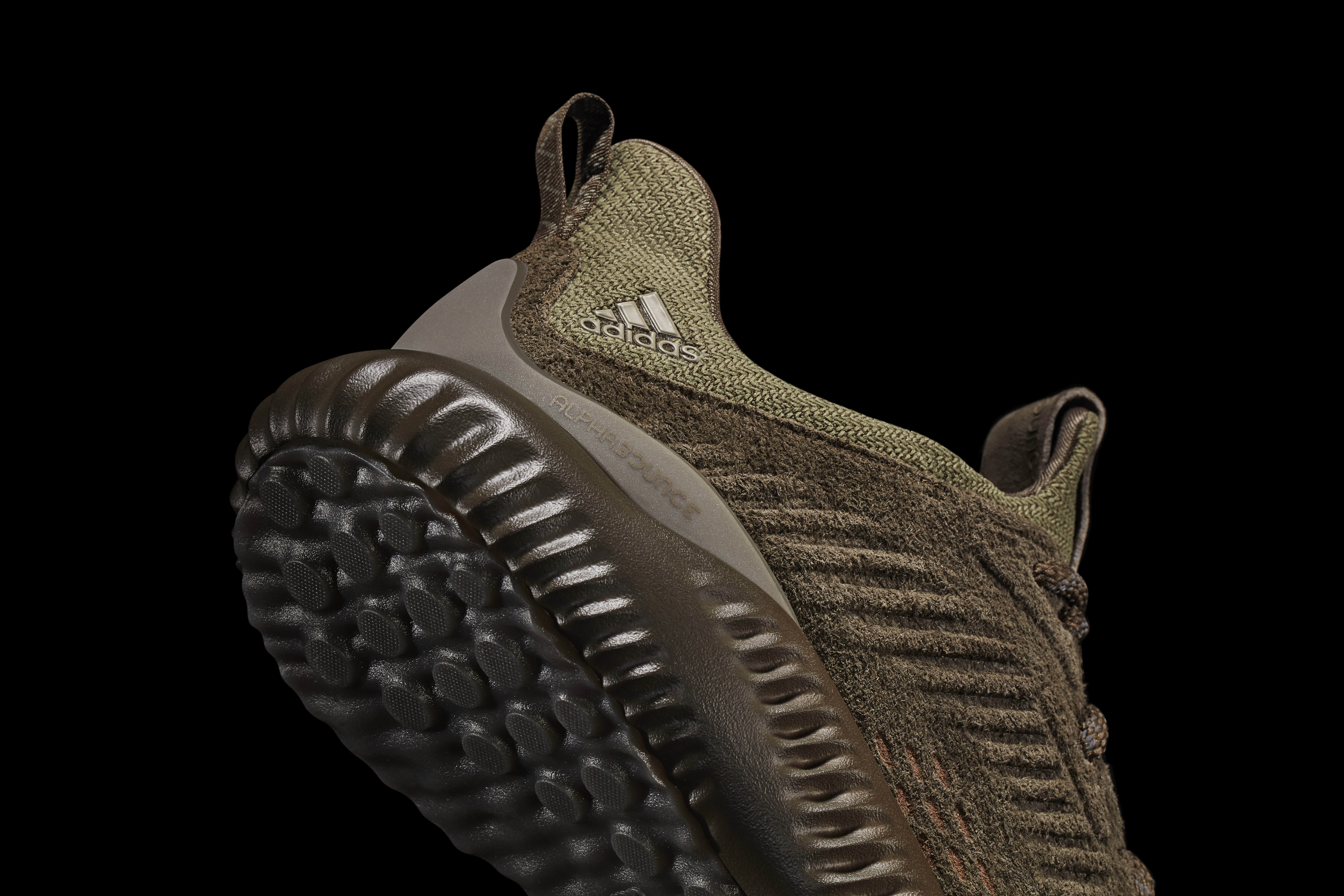 Adidas AlphaBounce Suede Olive (Detail)