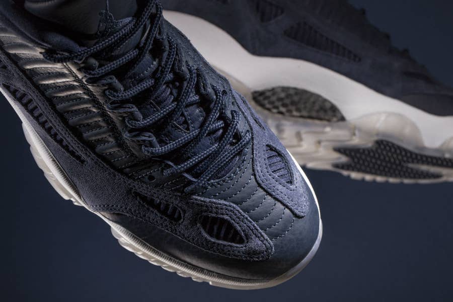 Retro 11 low sale ie white black navy