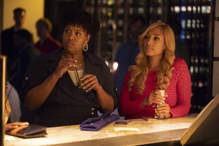 Natasha Rothwell (l) and Amanda Seales (r) as Kelli and Tiffany in 'Insecure'