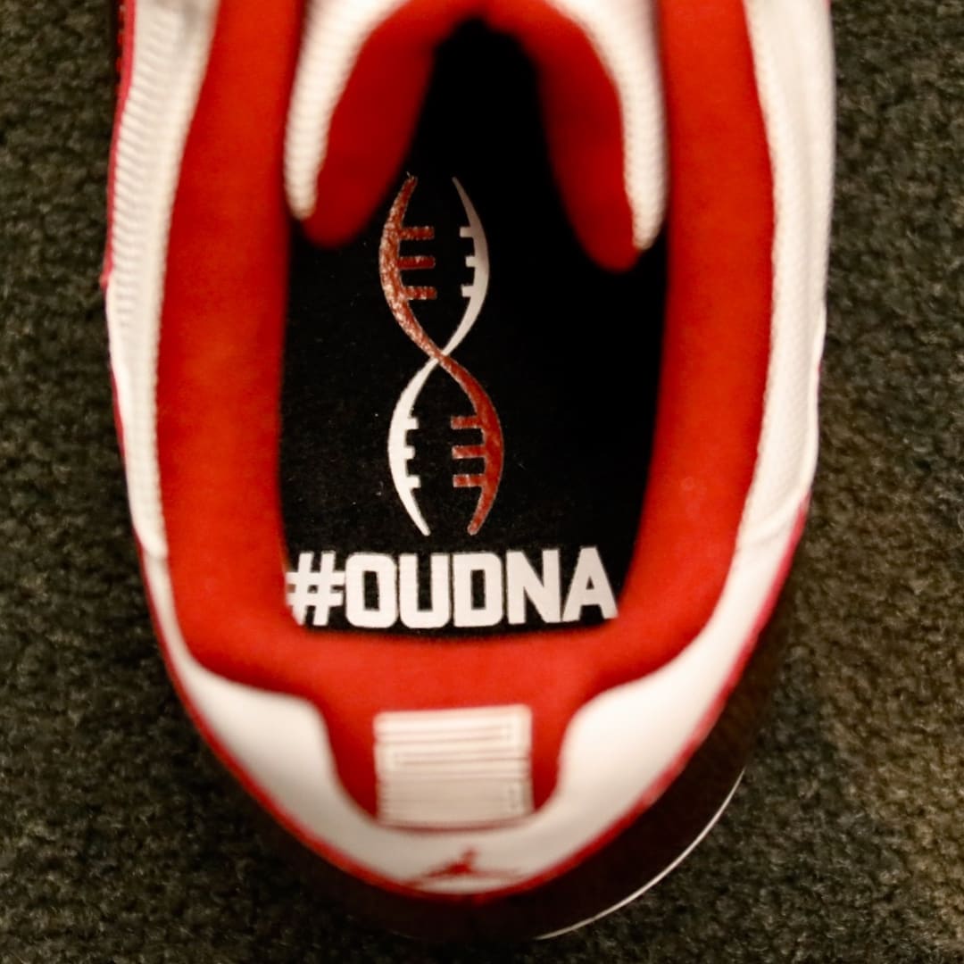 air-jordan-11-oklahoma-sooner-foot-ball-pe