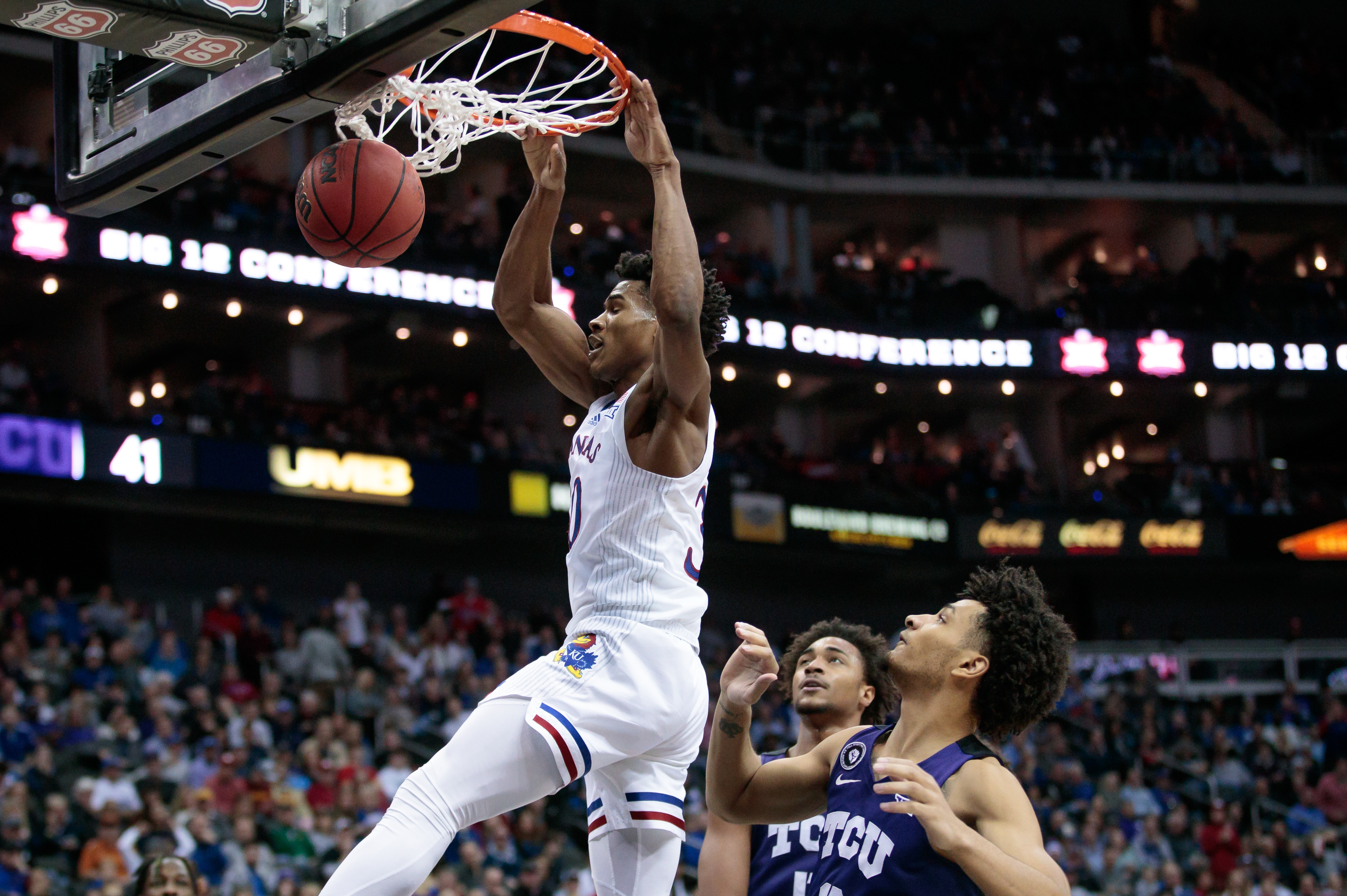 Ochai Agbaji Dunk Kansas 2022