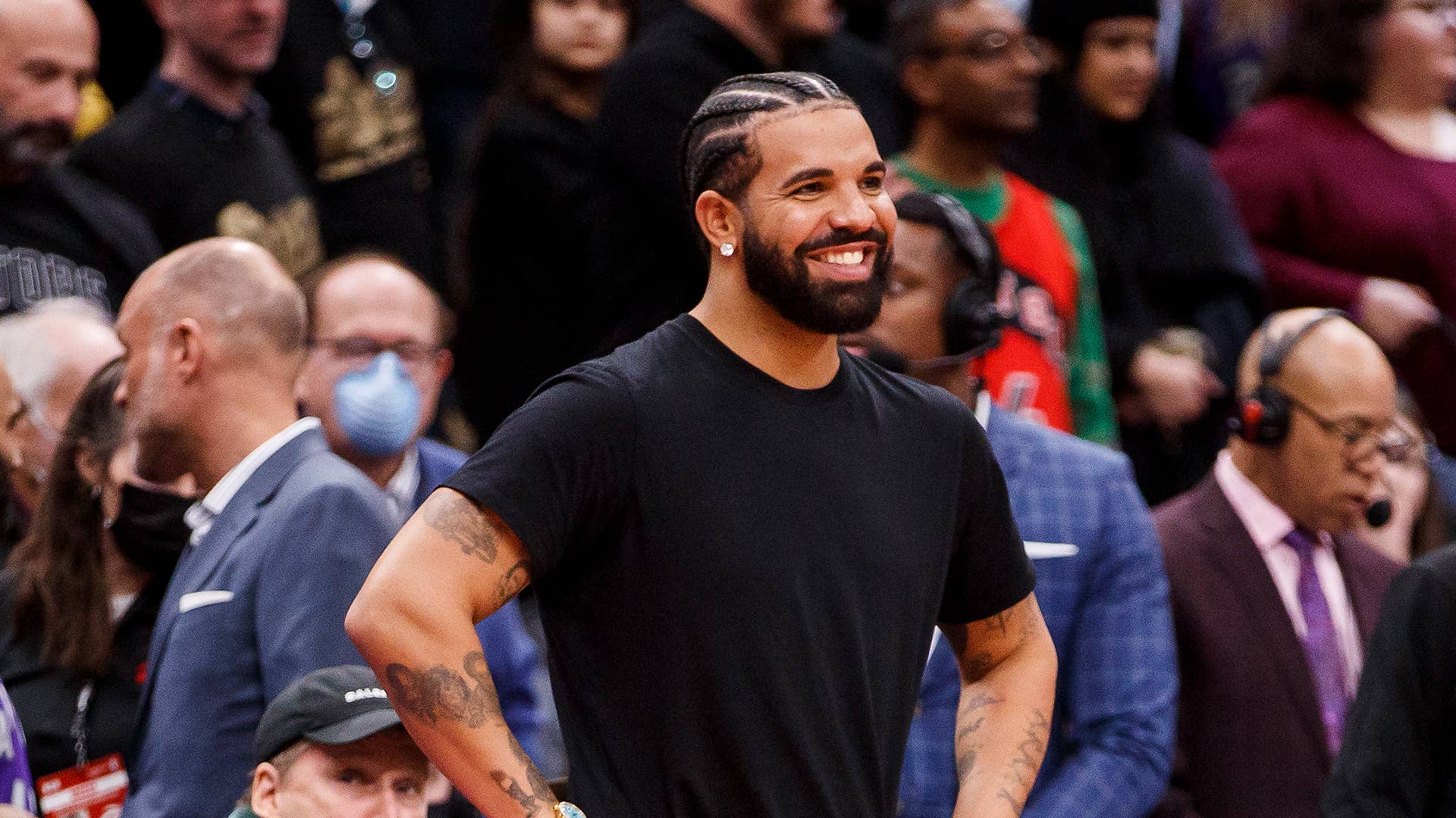 Drake Reacts to Jeff Bezos' Commenting on His IG Post Comparing Their ...