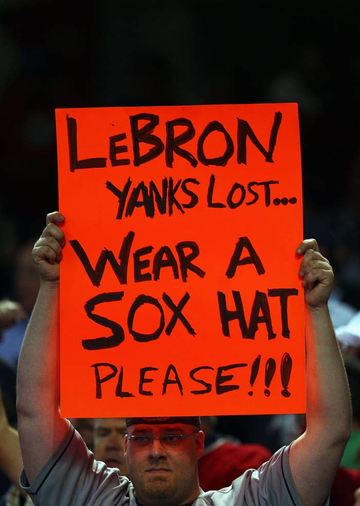 LeBron Sign Yankees Hat Sox Hat 2007