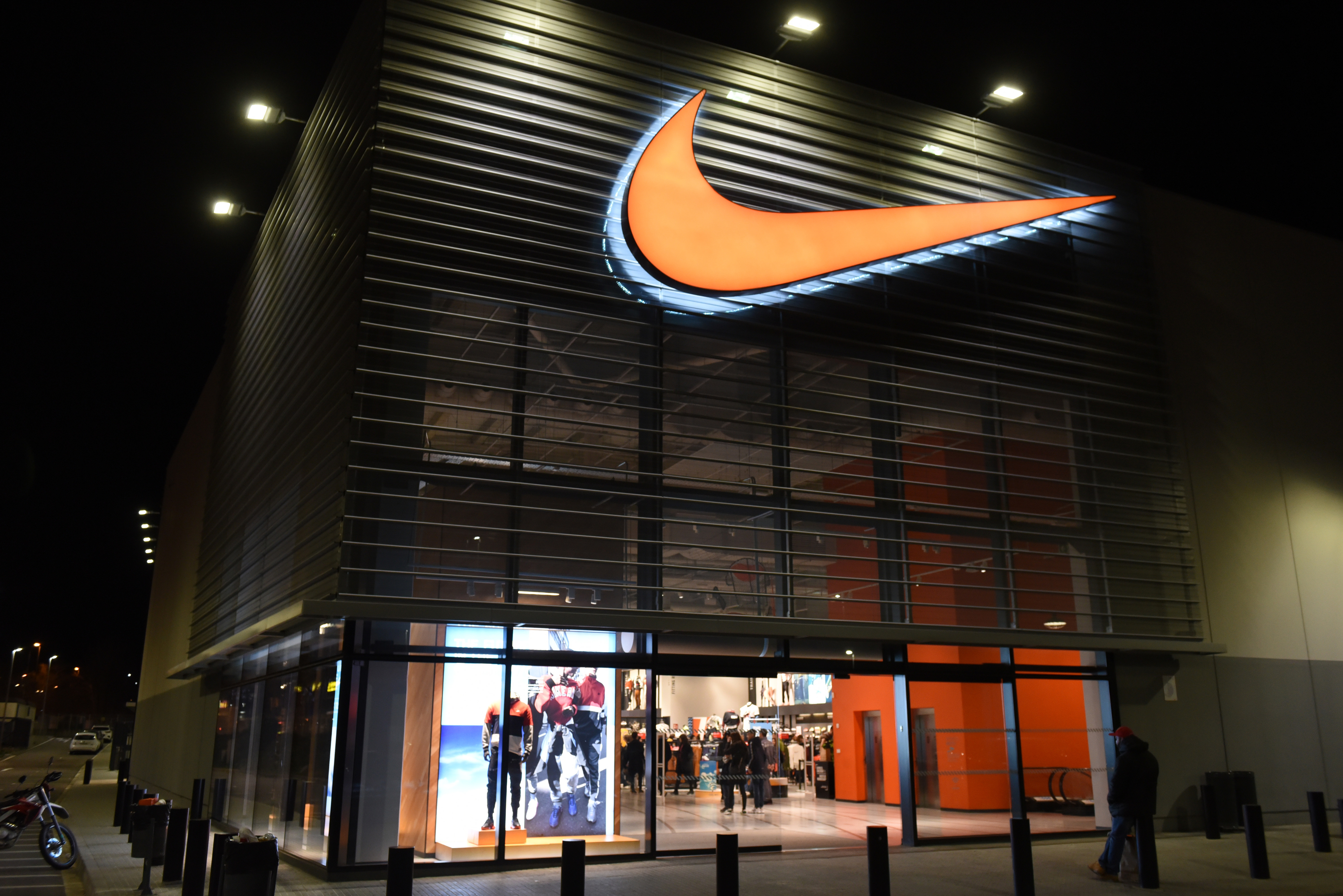 nike store