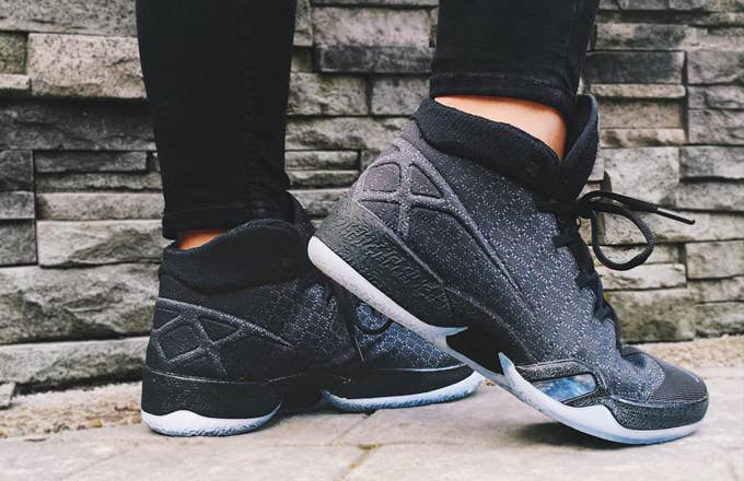 Hacer bien profundizar Amplia gama Here's an On-Feet Look at the "Black" Air Jordan XXX Dropping This Month |  Complex