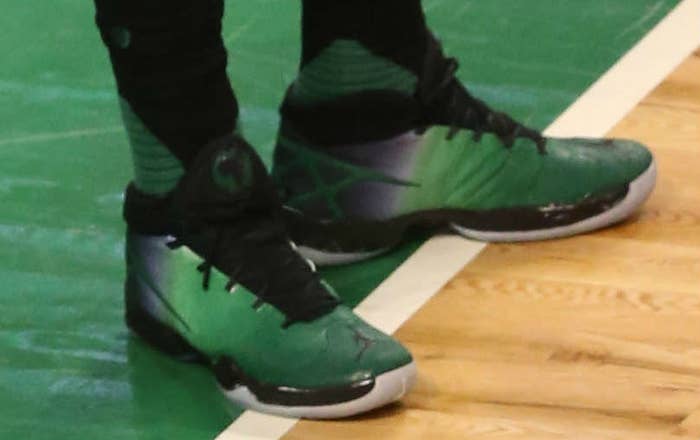 Amir Johnson Wearing the &quot;Celtics&quot; Air Jordan XXX (2)