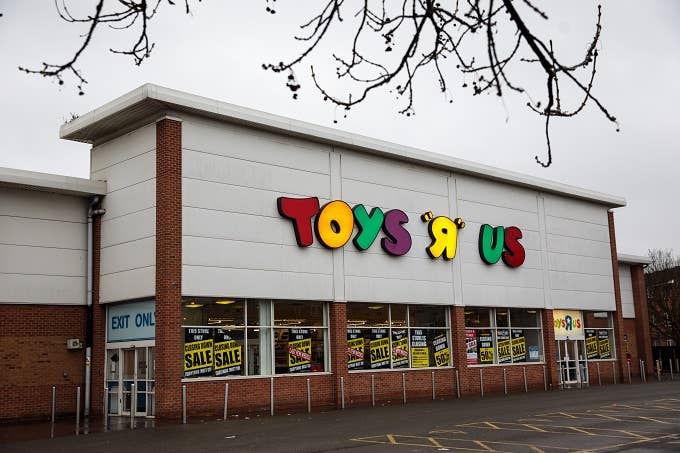 toys r us reopening