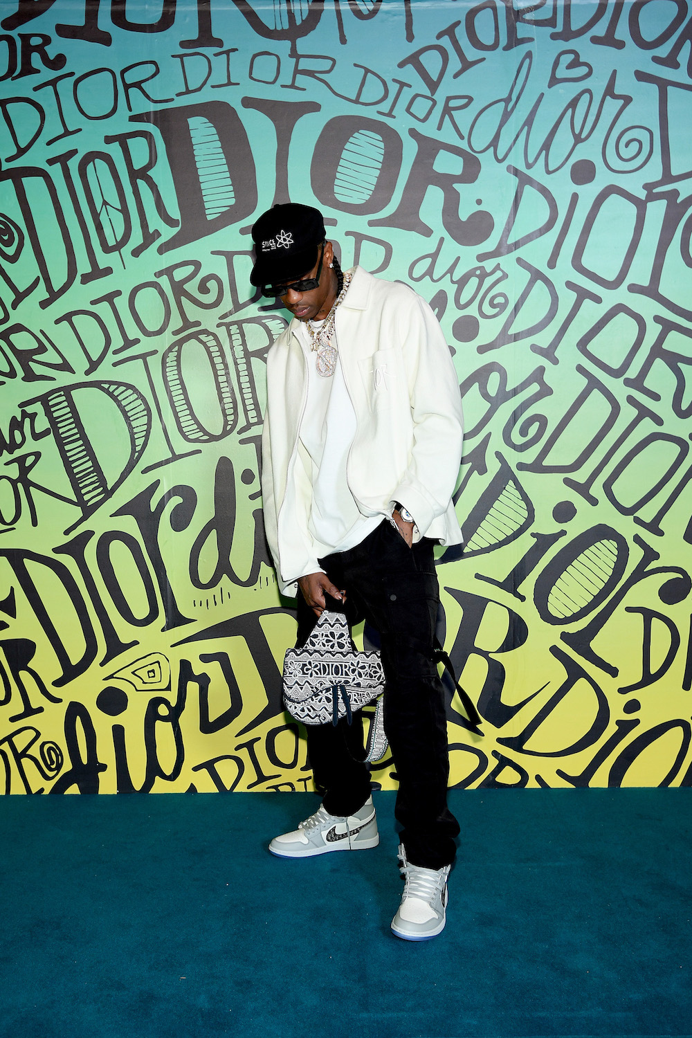 Travis Scott Oufits Dior x Stussy