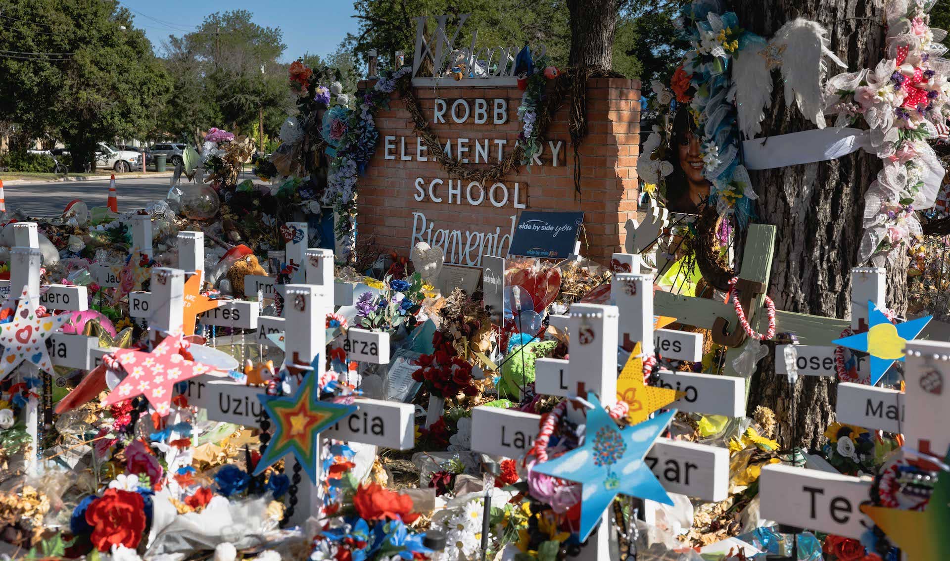 Uvalde memorial at Robb Elementary School