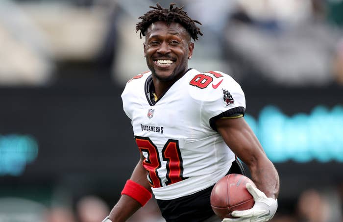 Antonio Brown on the field prior to game against the New York Jets in 2022