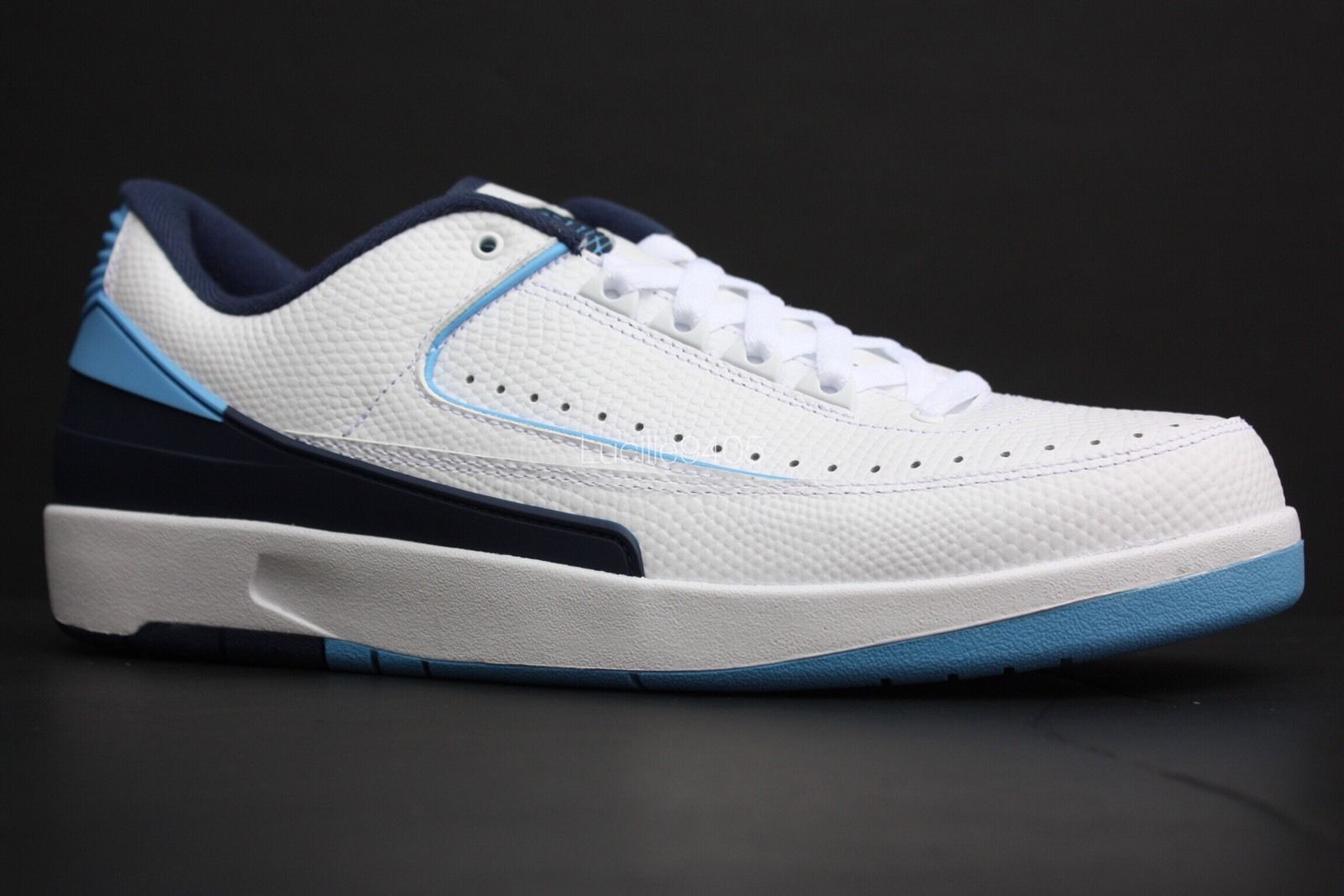 Jordan hotsell 2s blue