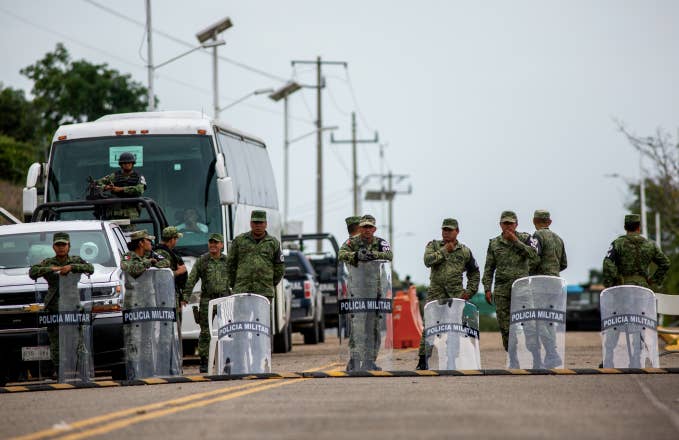 Mexican military police are standing at the border post