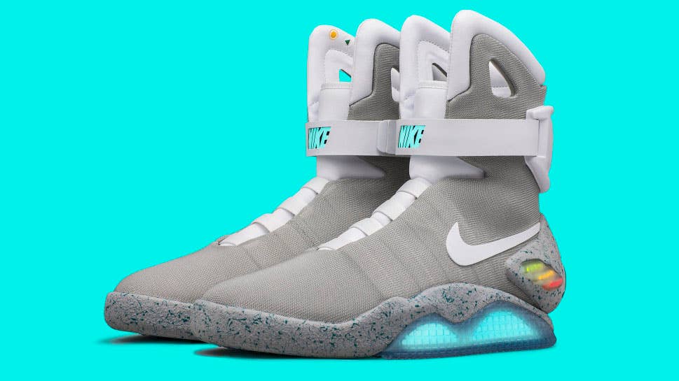 granizo Extracción Tienda A Pair of Nike Air Mags Sold For $52,500 at Auction | Complex