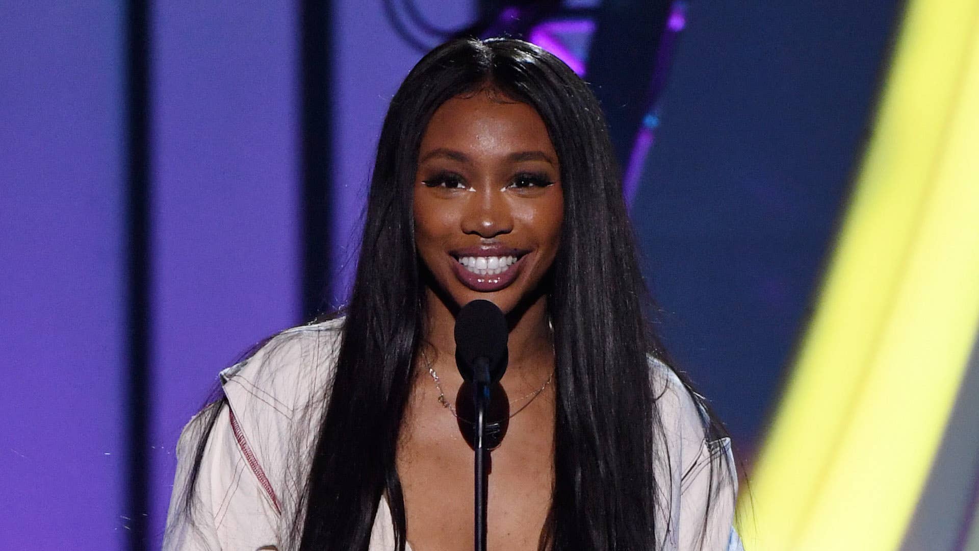 SZA presents the Legend Award onstage during the 2018 Soul Train Awards