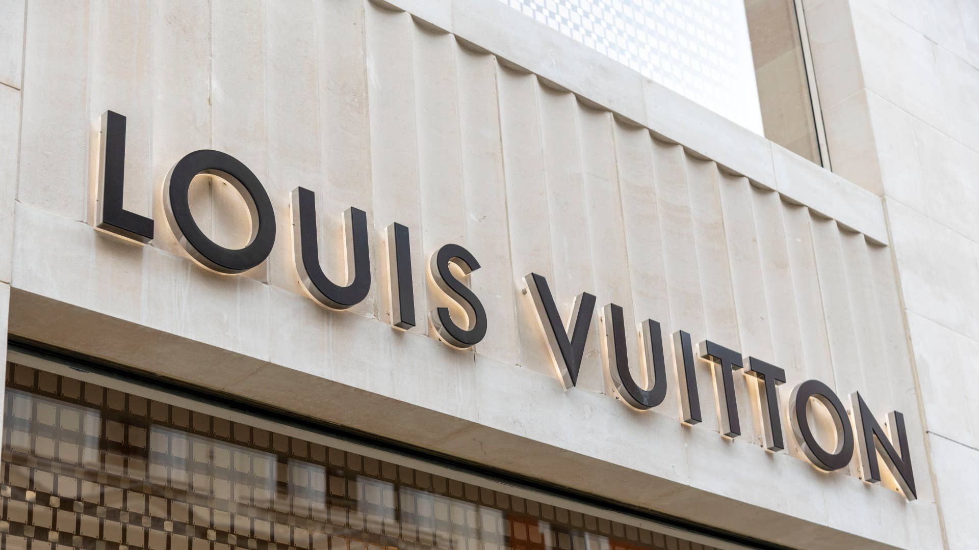 Louis Vuitton reveals the new face of his Tokyo store