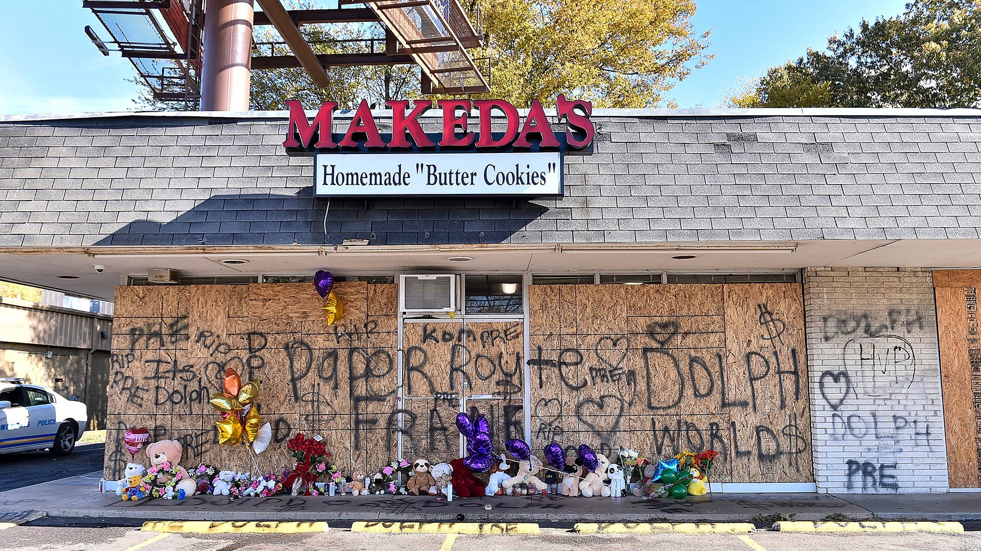 Young Dolph memorial outside of Makeda's Cookies in Memphis, Tennessee