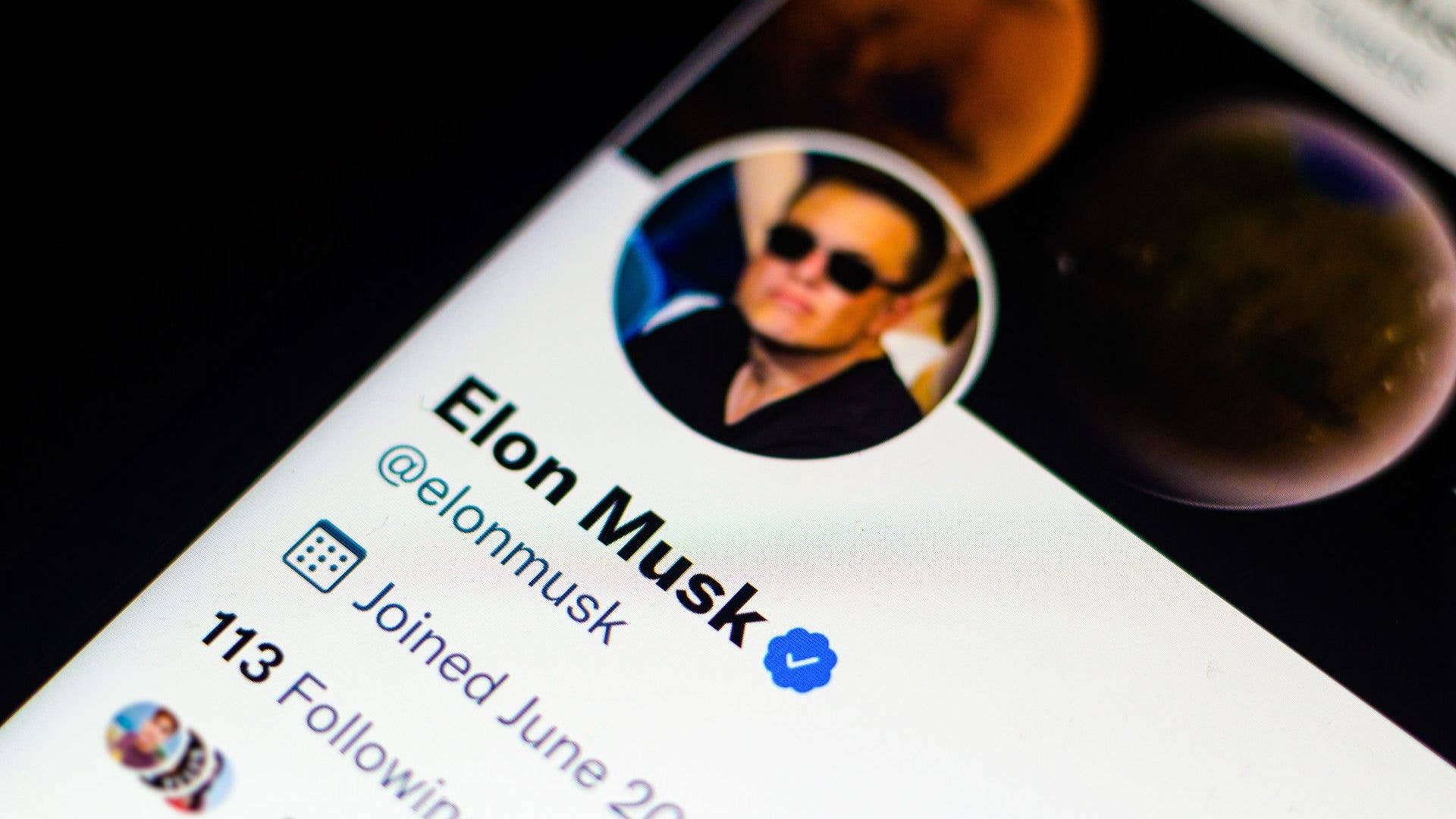 Elon Musk's Twitter account photo illustration