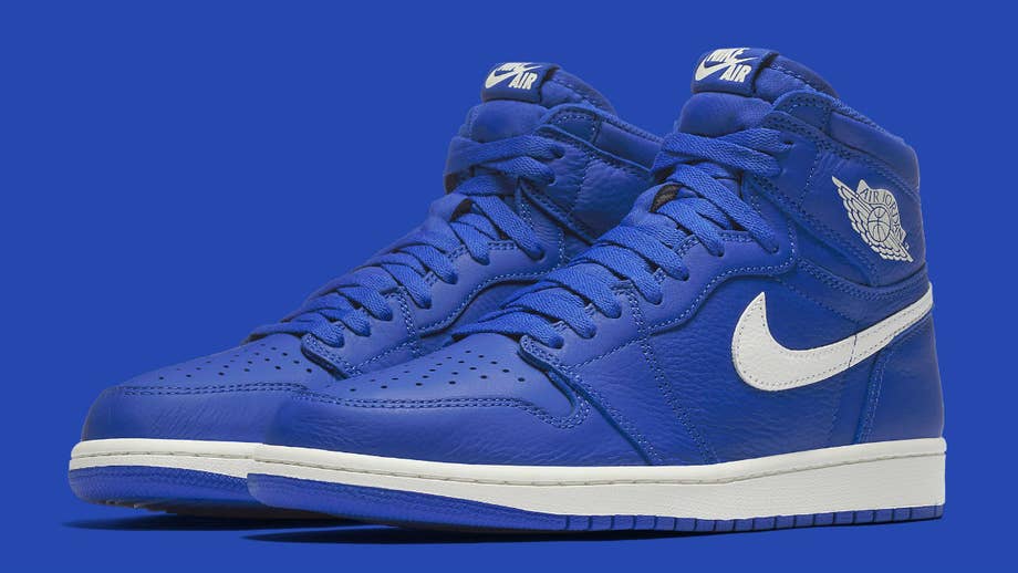 nike sports shoes in blue colour