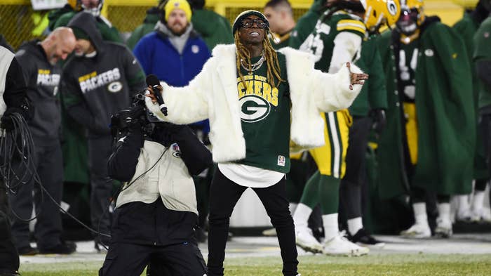 Lil Wayne performs during the NFC Divisional Playoff game.