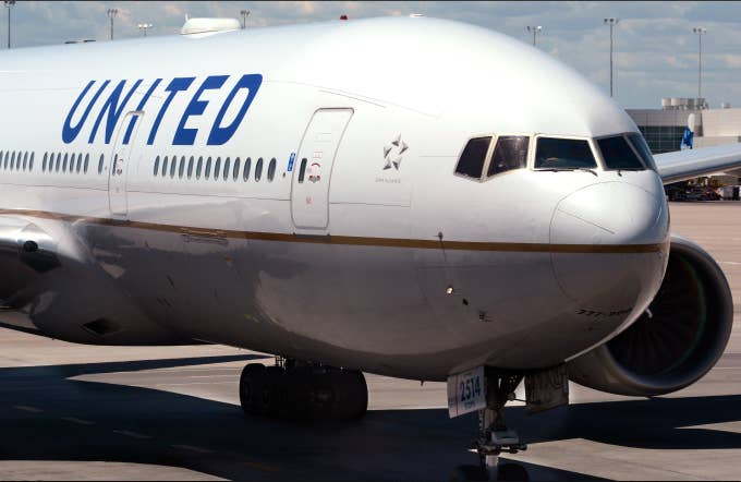 United Airlines passenger plane