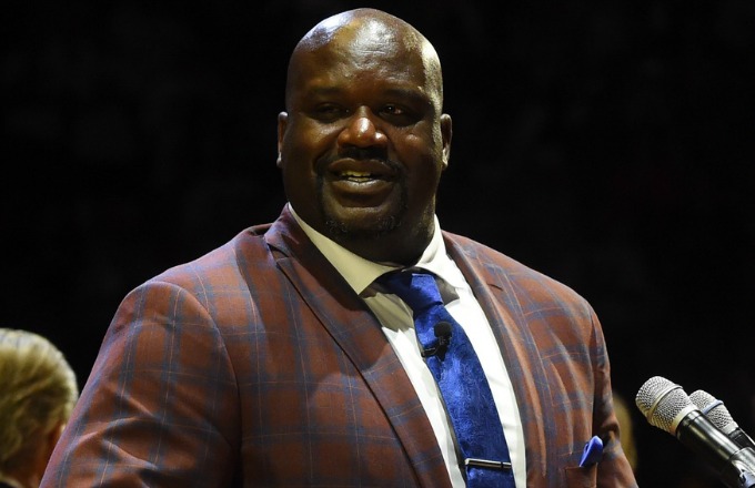 Shaquille O&#x27;Neal speaks at a function.
