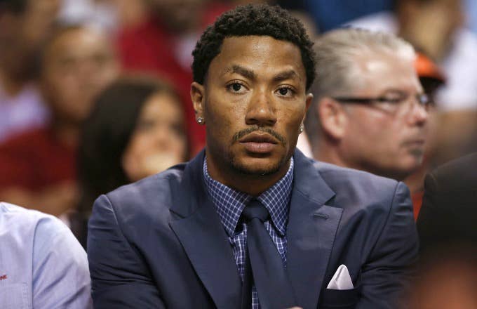 Derrick Rose sits on the bench.