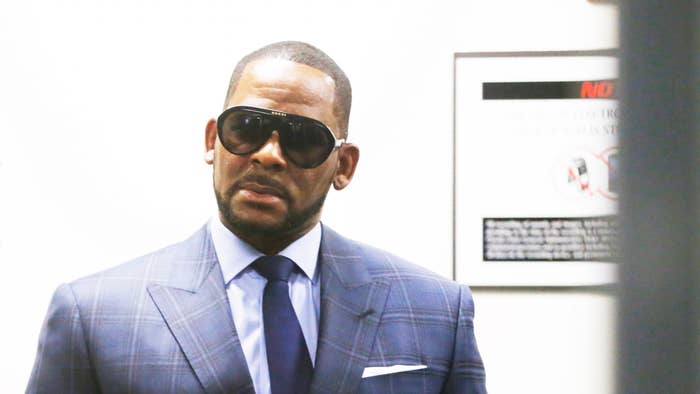 Singer R. Kelly arrives at the Daley Center