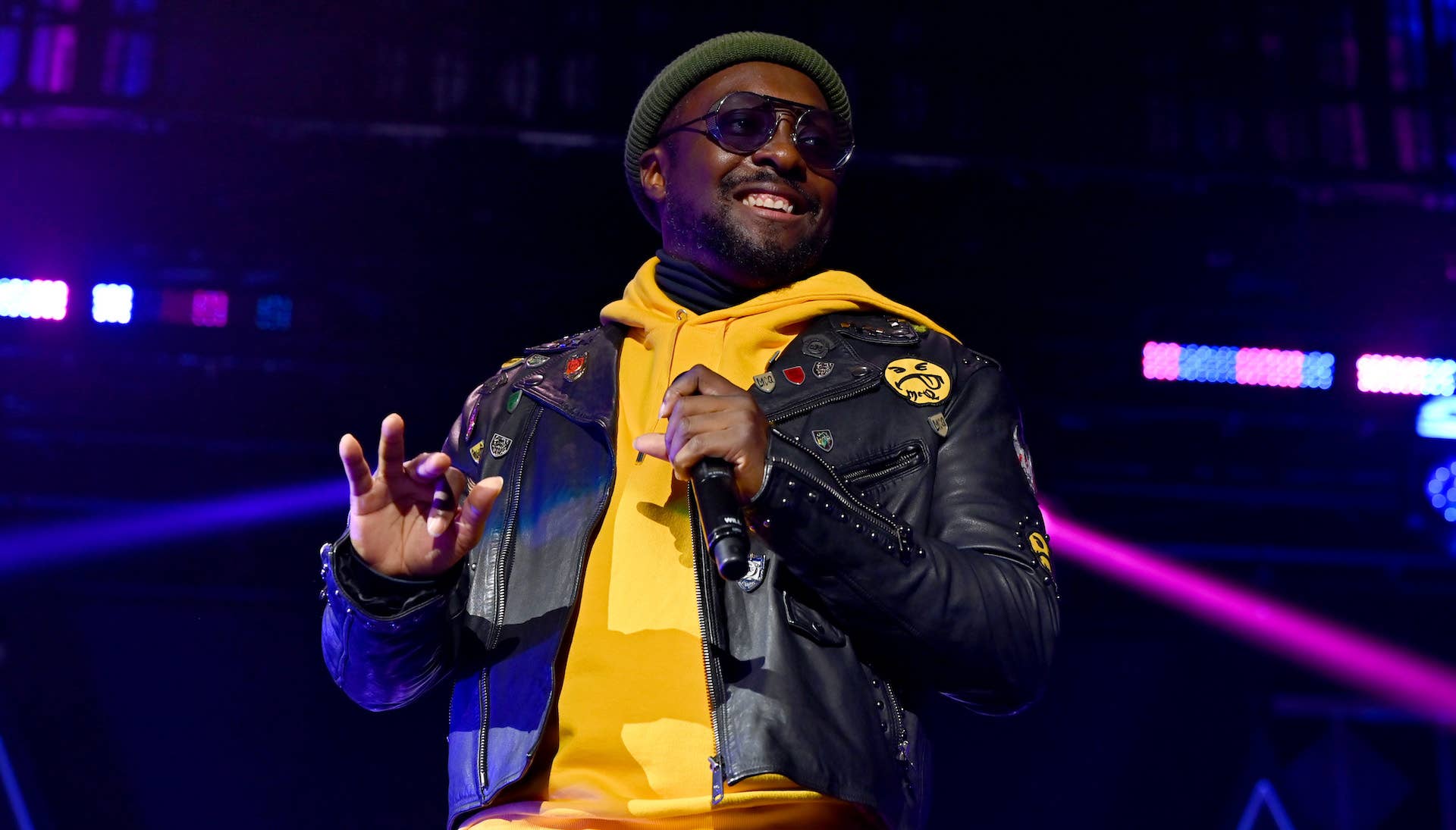 Will.i.am performs onstage during iHeartRadio Power 96.1’s Jingle Ball 2021