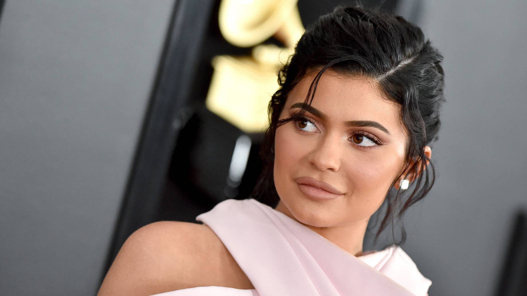 Kylie Jenner Responds To Backlash After Sharing Gofundme For Hospitalized Makeup Artist Complex 