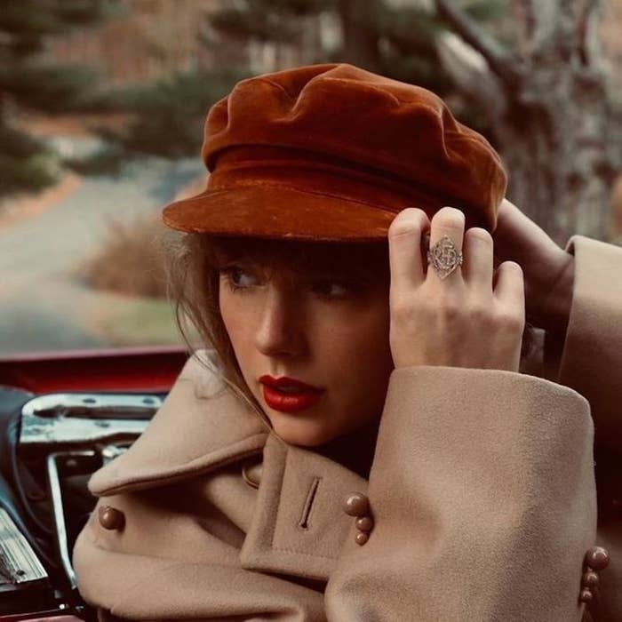 Taylor Swift Releases &#x27;Red (Taylor&#x27;s Version)&#x27;