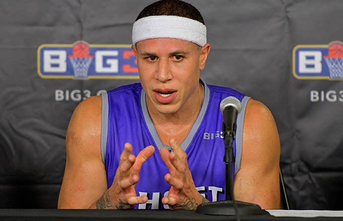 Details on Teacher Accusing Ex-NBA Mike Bibby of Forcing Her in His Car &  Grinding on Her During School Hours - BlackSportsOnline