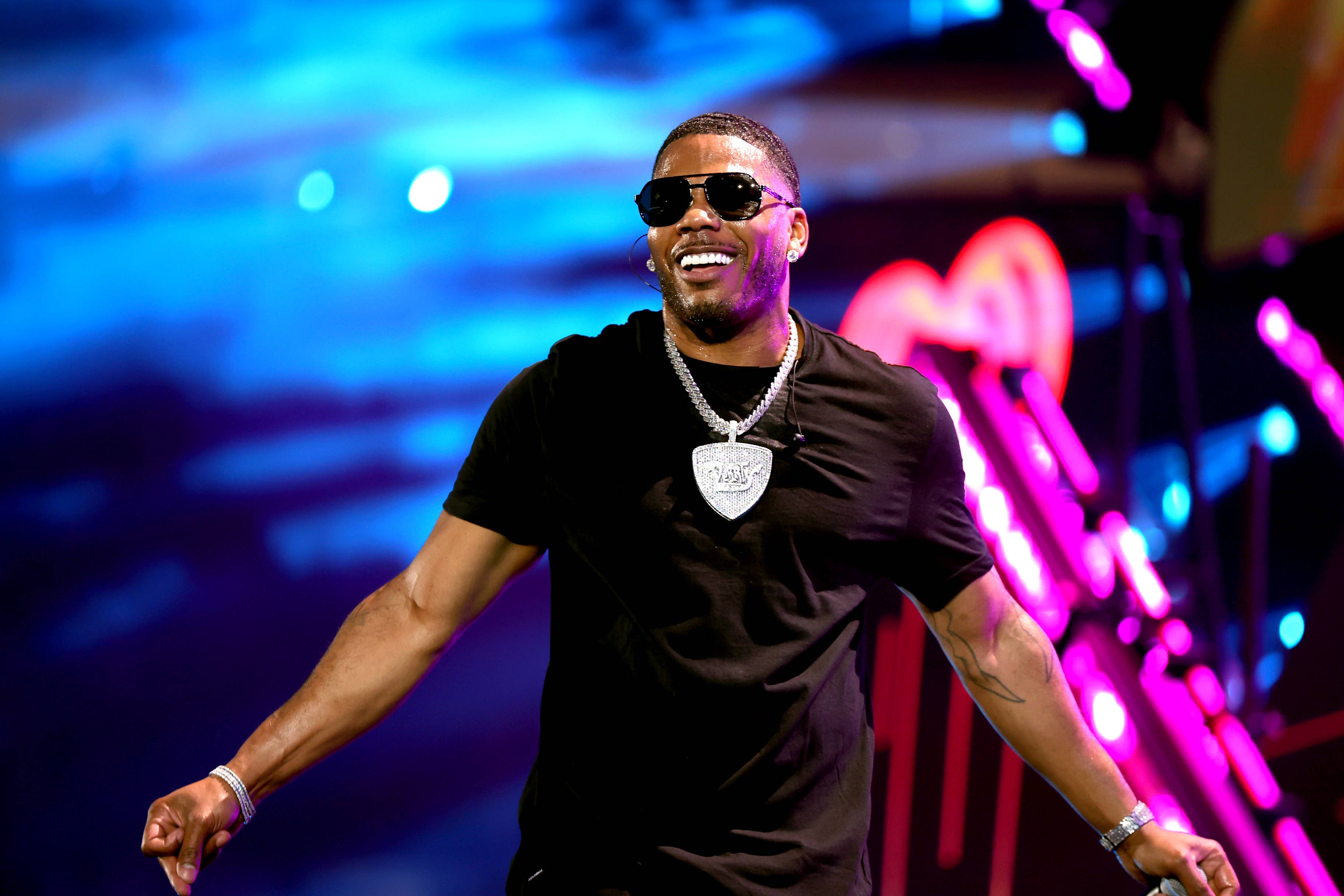 Nelly live hot in herre