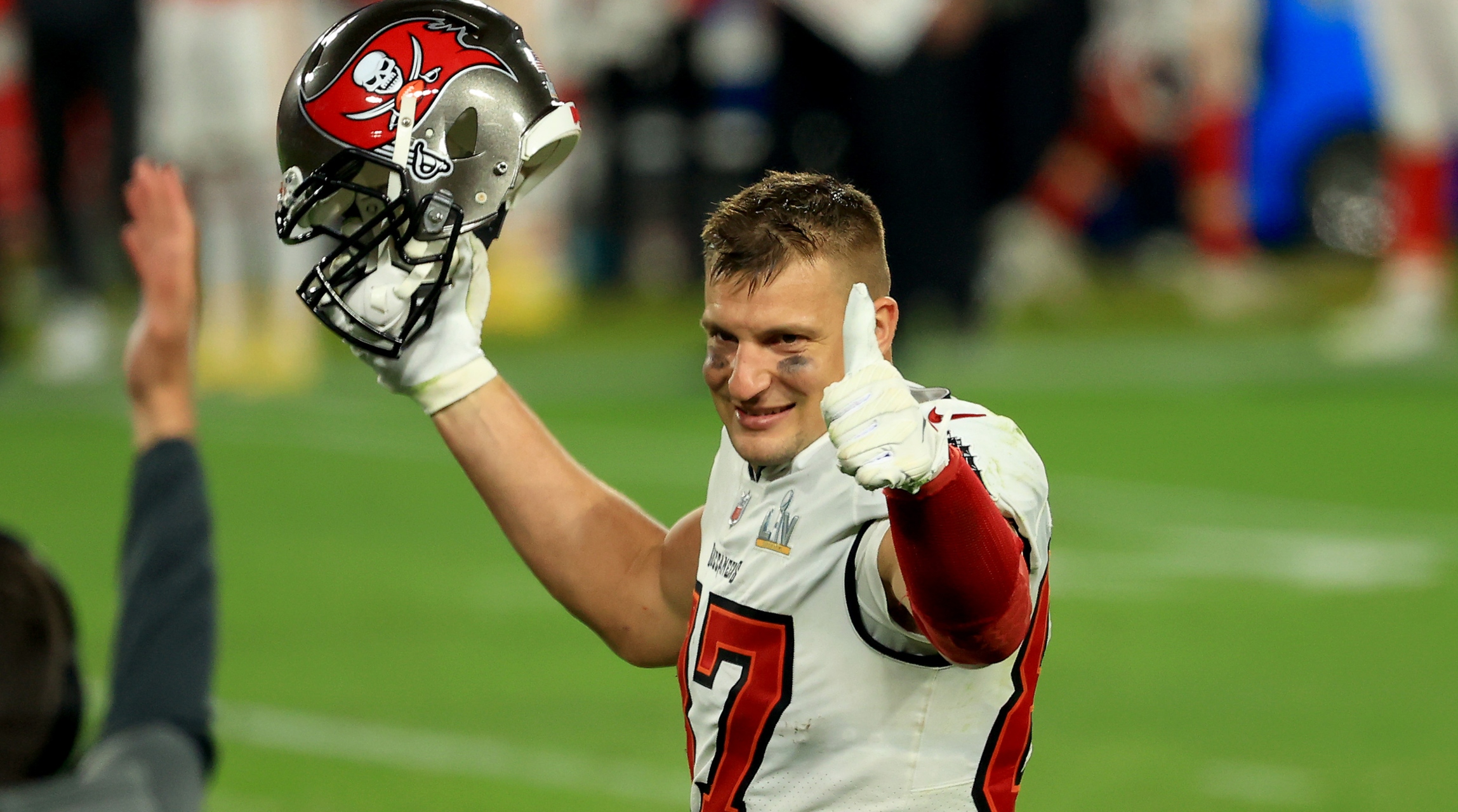 Buccaneers' Rob Gronkowski clears up rumors about retiring (again