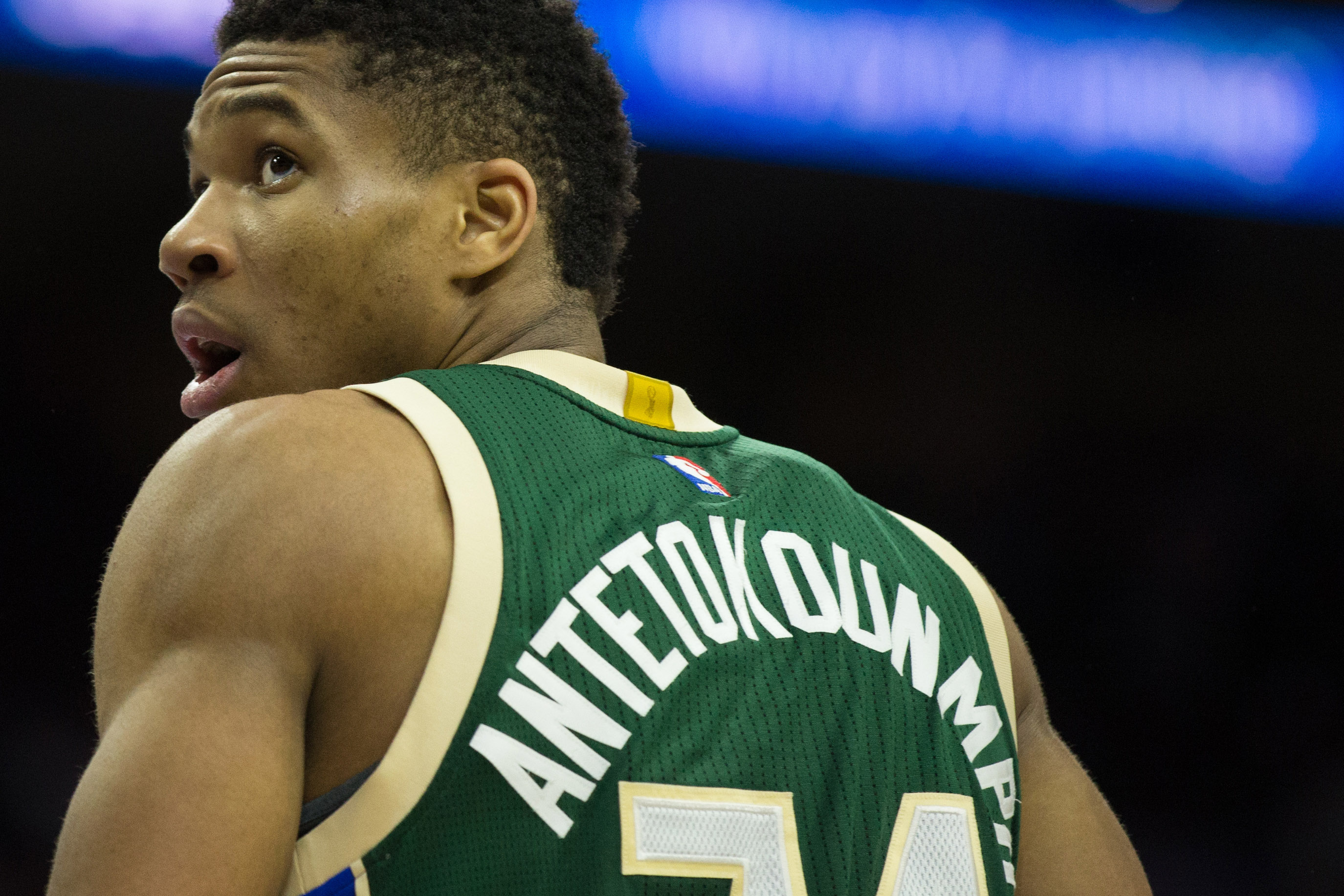 Giannis Antetokoumpo Bucks 76ers 2017