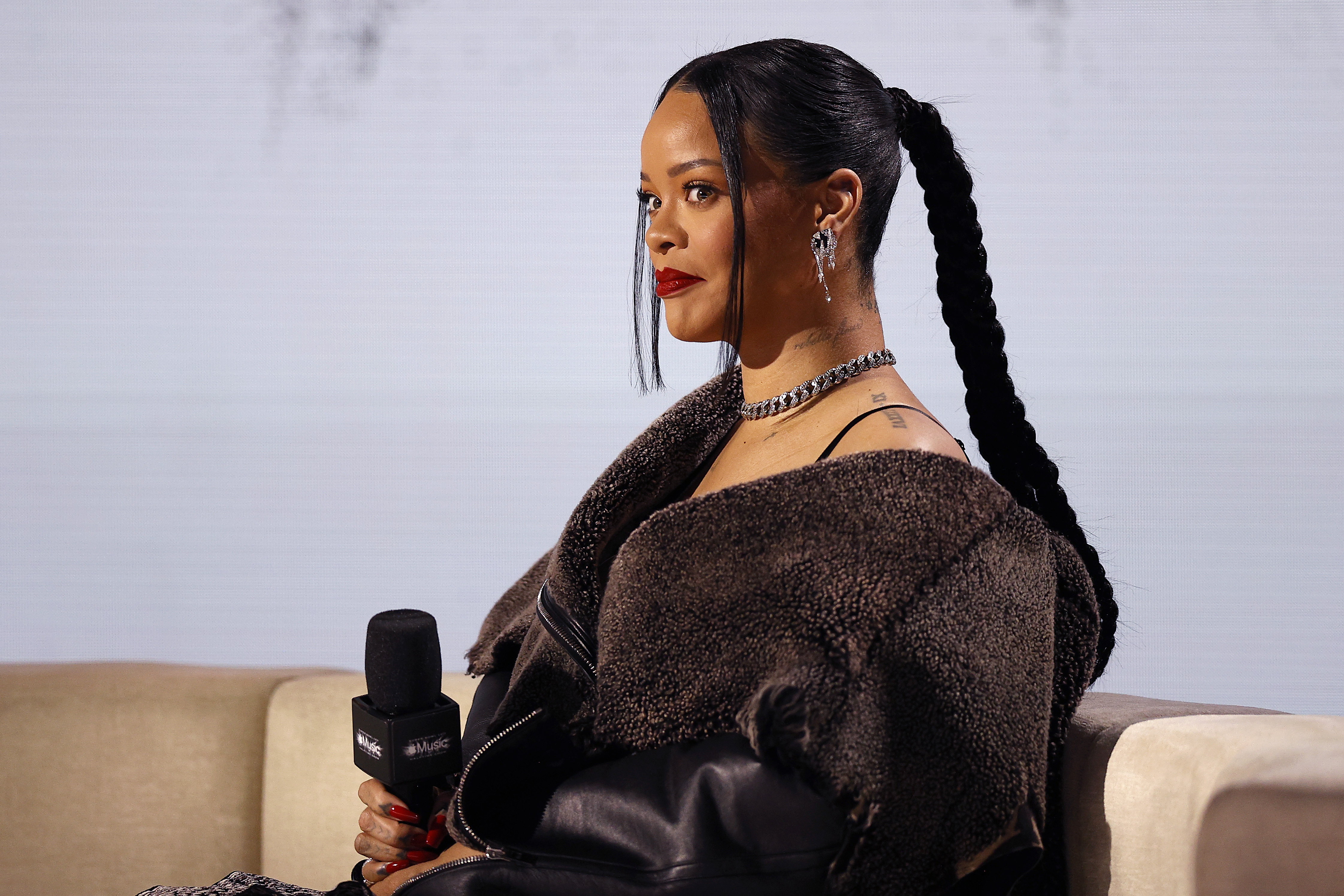 The Internet Simply Cannot Handle How Stunning Rihanna's Latest