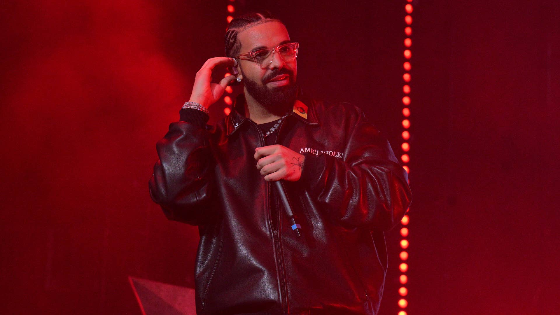 Drake says he's going on tour in 2023