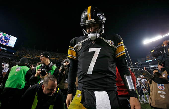 Ben Roethlisberger walks off field after game against New England Patriots.
