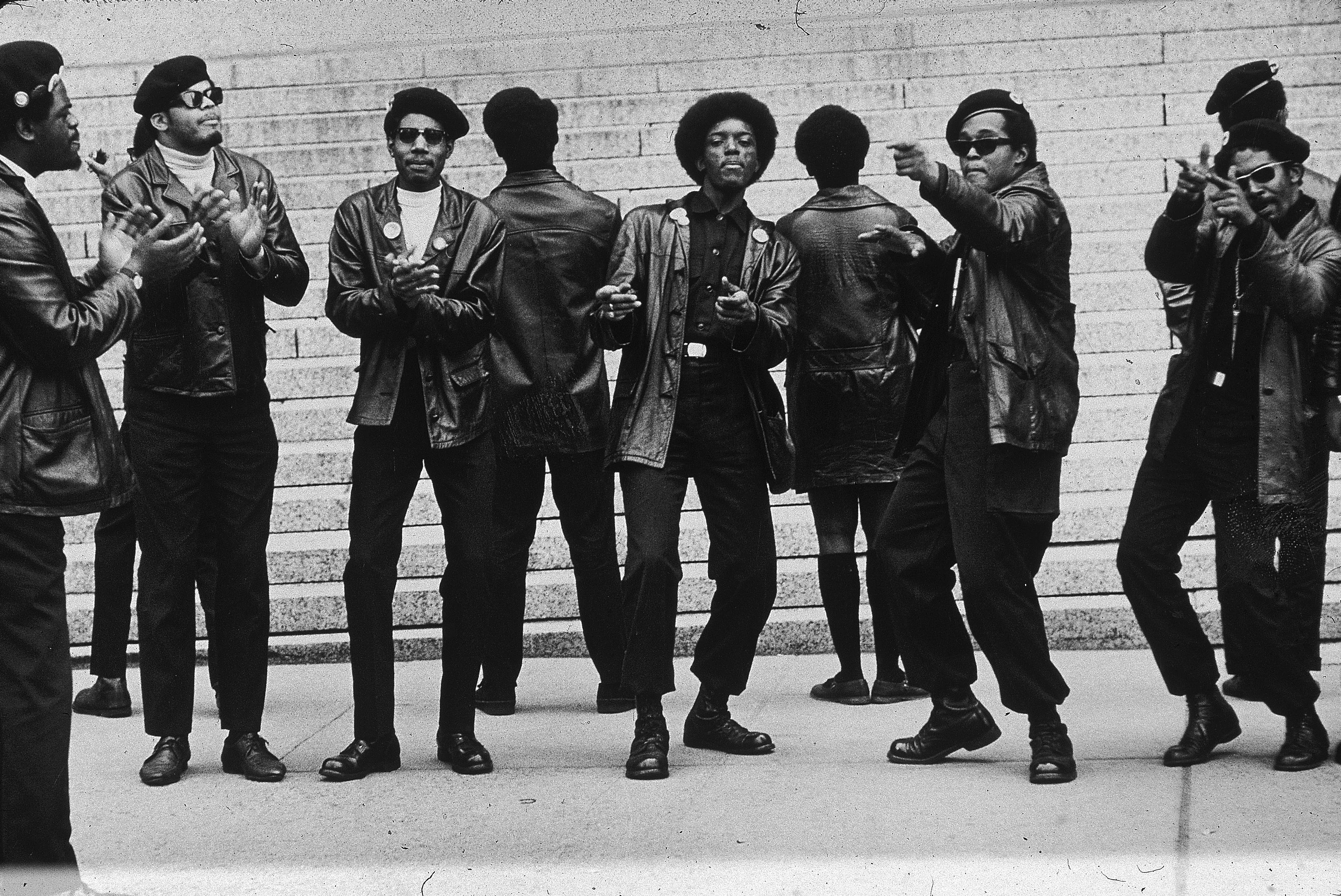 Художественные группировки. Группировка черные пантеры в США. Черные пантеры США 1968. Нью Йорк 80х банды. Черные пантеры организация.