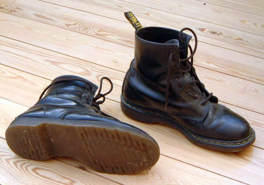 90 greatest 90s fashion dr martins